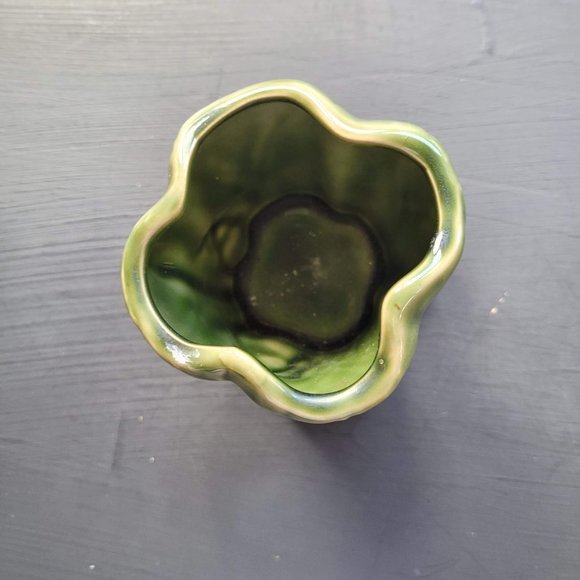 Small Avocado Green Frog Planter Vase Utensil Holder - Picture 7 of 10